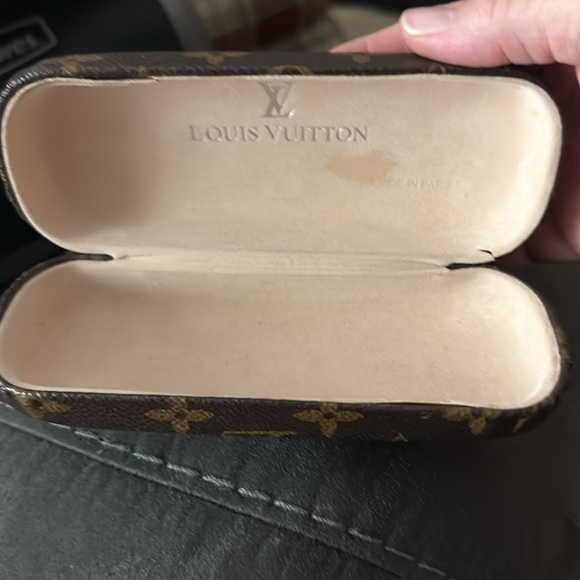 Louis Vuitton glass case - Picture 2 of 2